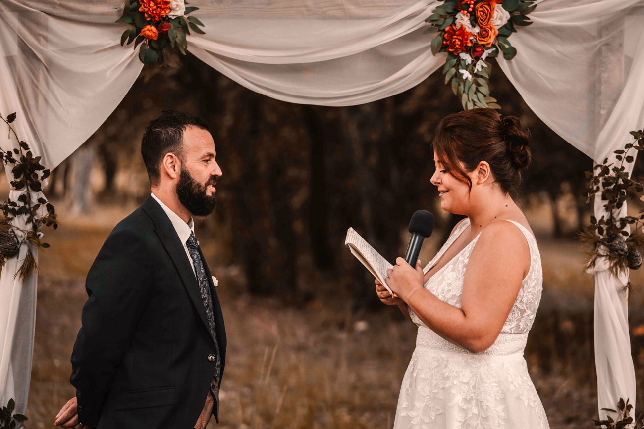 Cérémonie laïque ambiance forêt au domaine des danjean